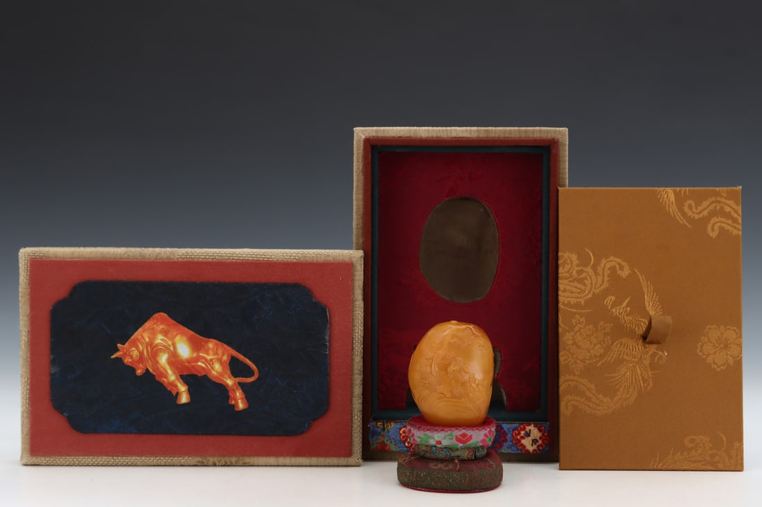 An Exquisite Tianhuang Stone Rockery Ornament: An Exquisite Tianhuang Stone Rockery Ornament Qing Dynasty, China Size:1.7inx1.6inx2.2in Weight:136.3g田黄石山子摆件 中国清代