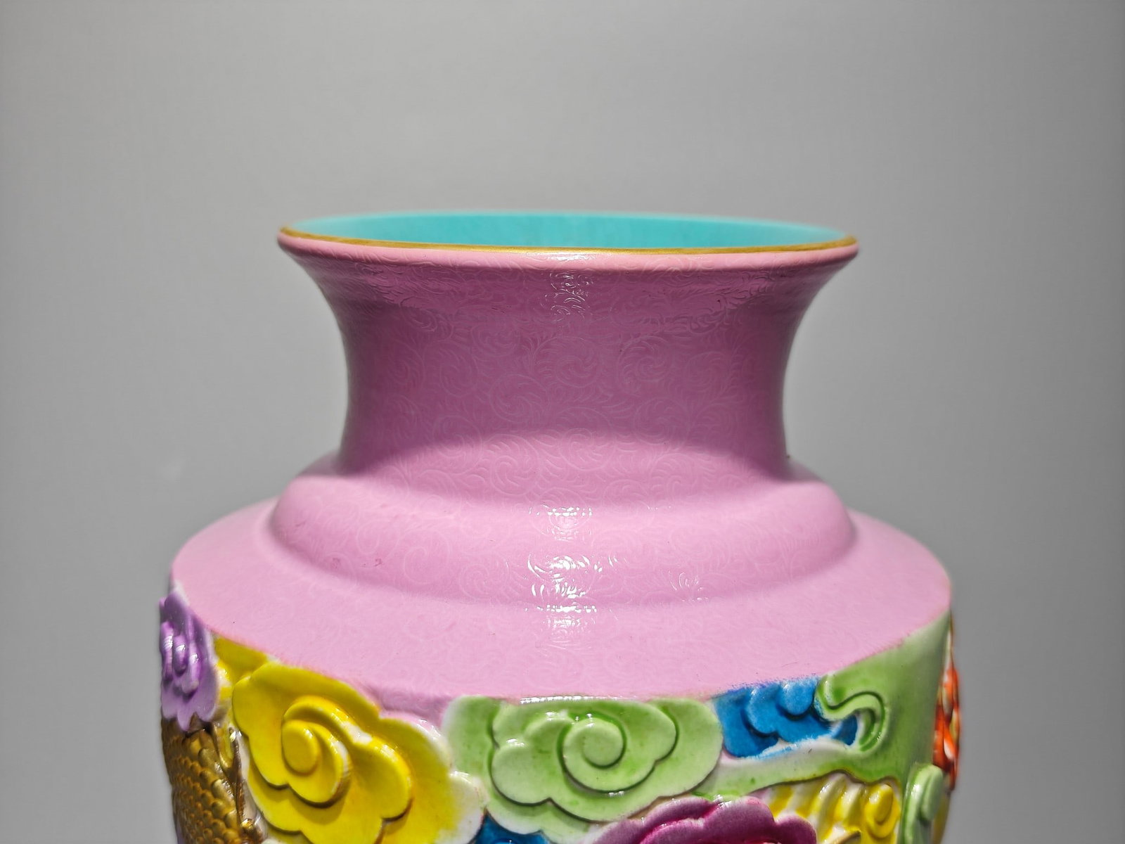 An Exquisite Enamel Dragon Pattern Vase - 6