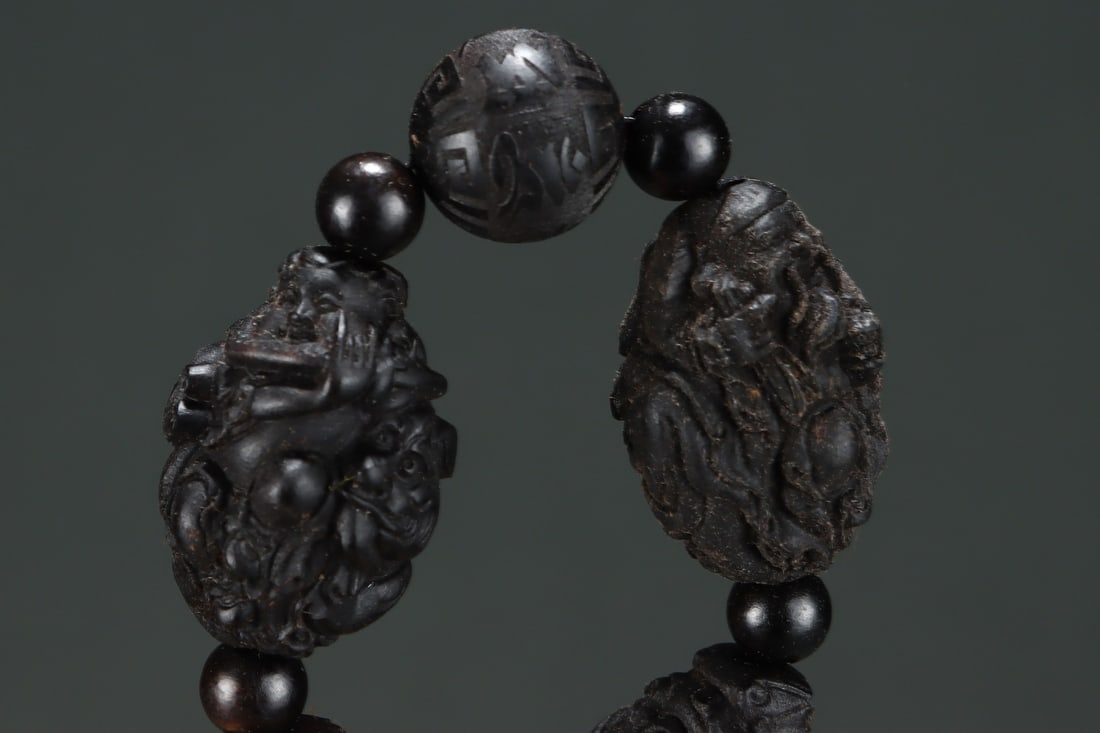 An Exquisite Eaglewood Dragon Pattern Bracelets - 7