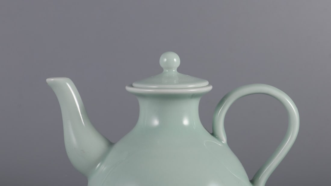 An Exquisite Celadon Glazed Teapot - 4