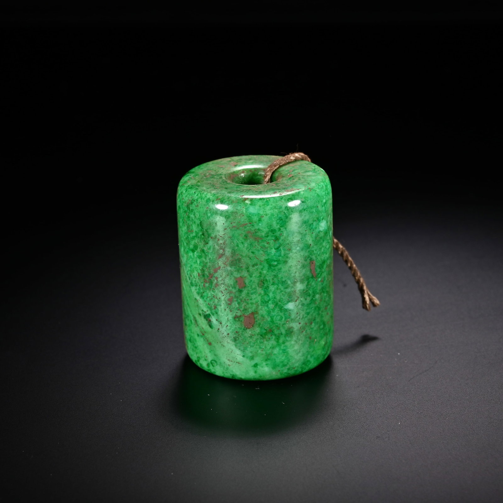 An Exquisite Jadeite Pendant - 2