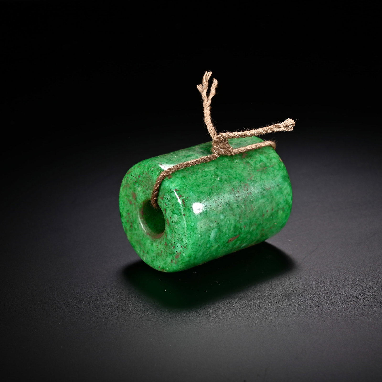 An Exquisite Jadeite Pendant - 3