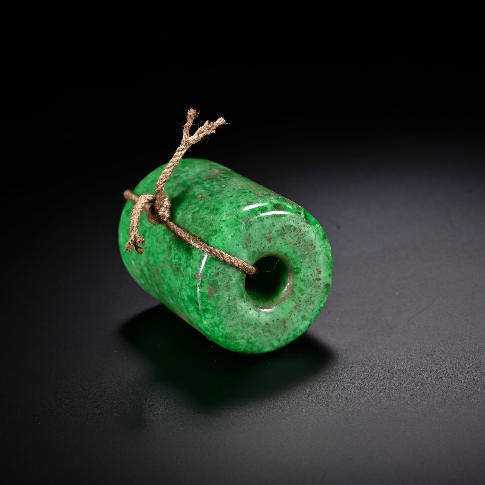 An Exquisite Jadeite Pendant - 4