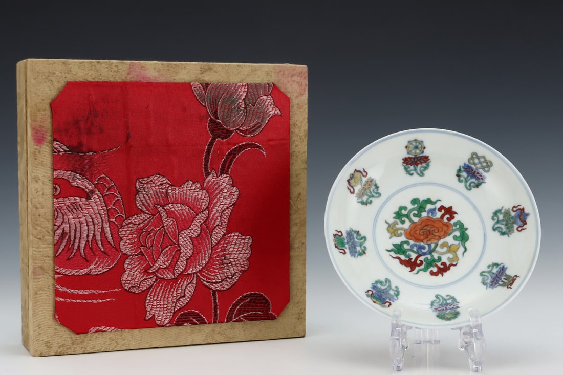 An Exquisite Doucai Flower Pattern Eight Treasures Pattern Plate - 2