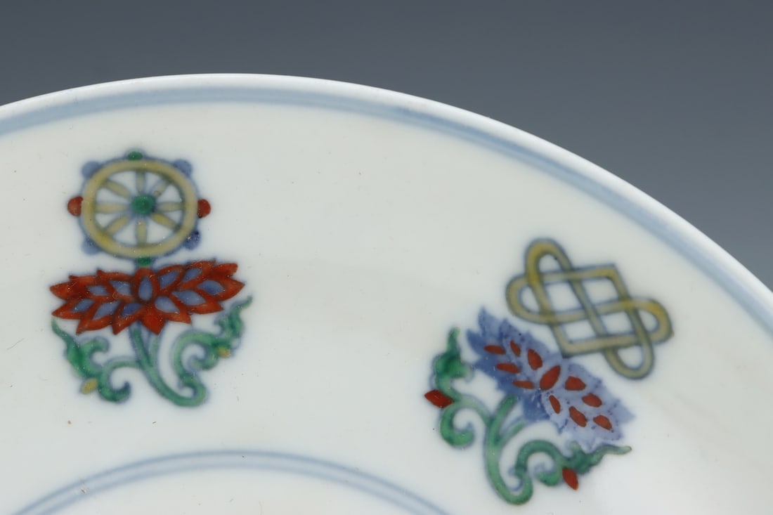 An Exquisite Doucai Flower Pattern Eight Treasures Pattern Plate - 4