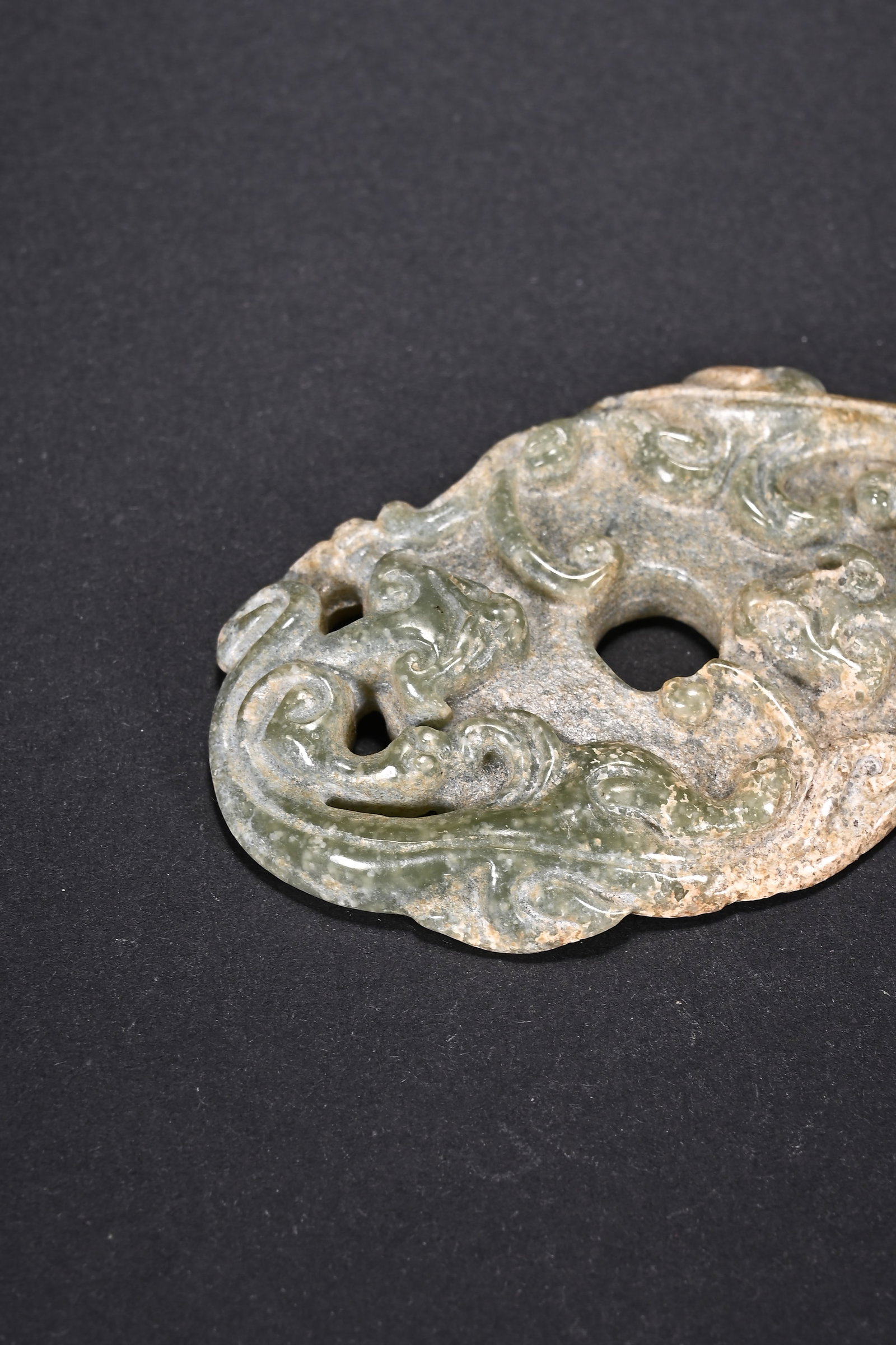 An Exquisite White Jade Chi-Dragon Pattern Pendant - 2