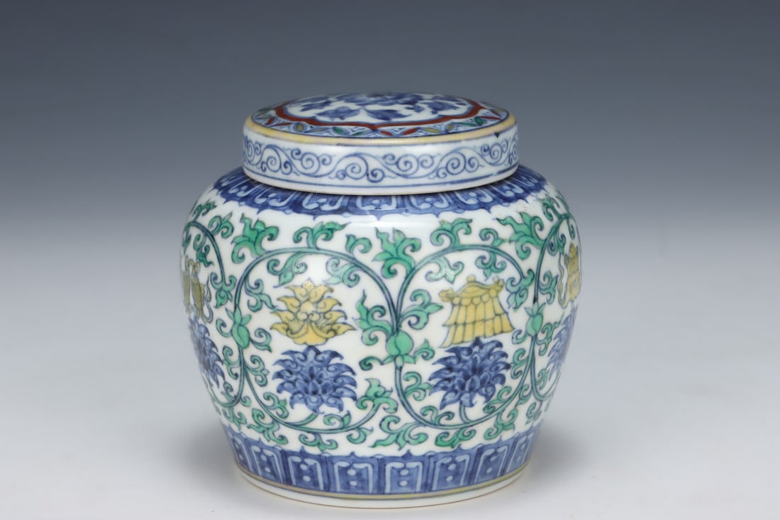 An Exquisite Doucai Lotus Pattern Eight Treasures Pattern Jar - 3
