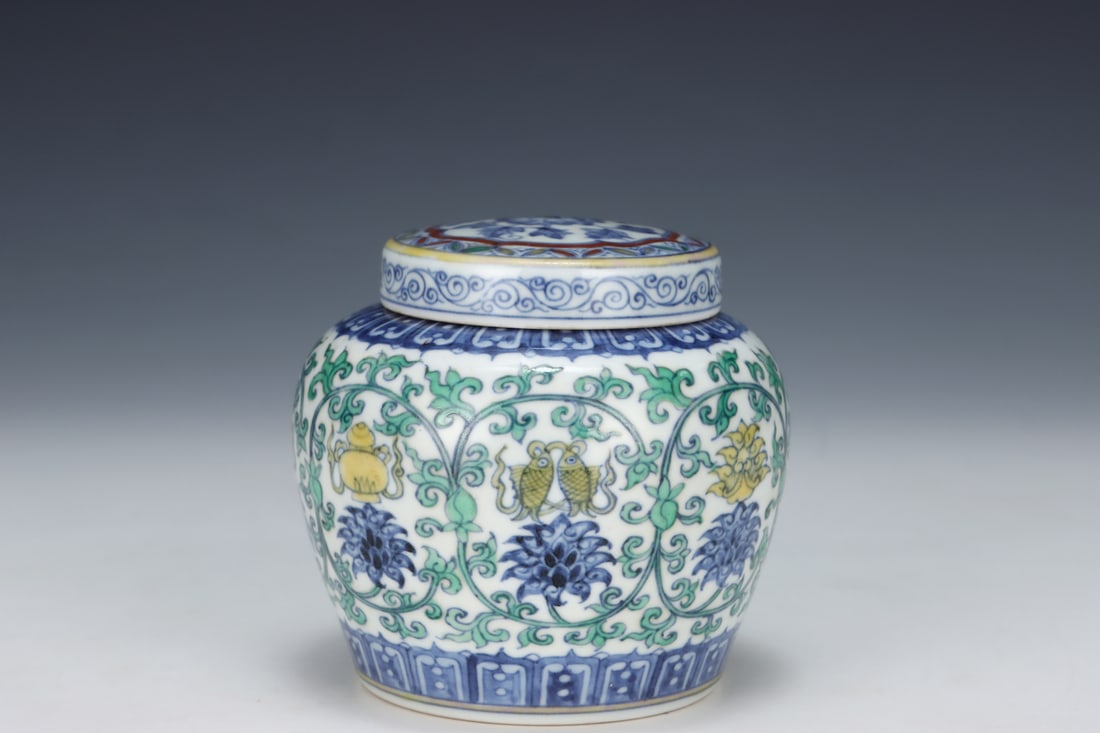 An Exquisite Doucai Lotus Pattern Eight Treasures Pattern Jar - 4
