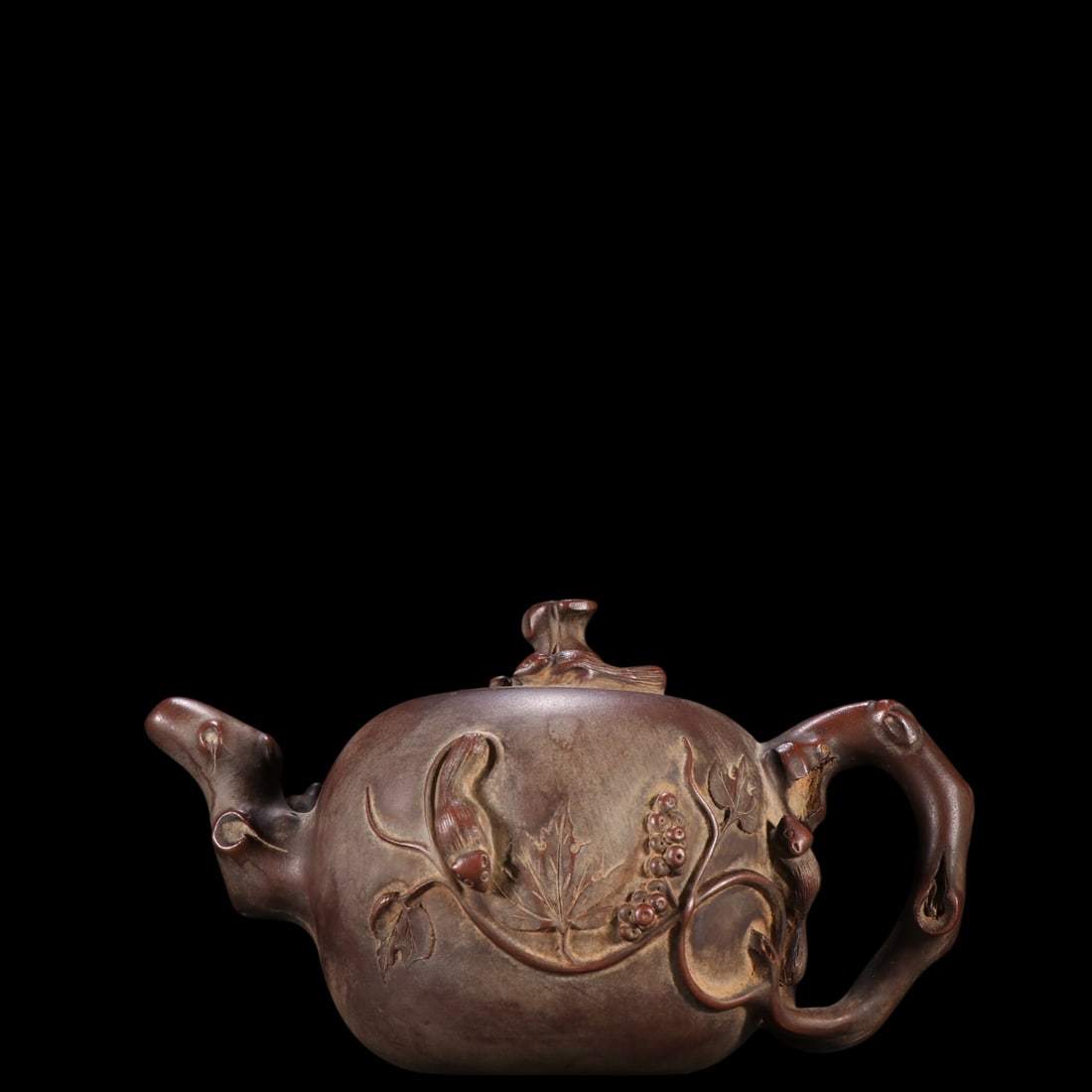 An Exquisite Purple Sands Squirrel and Grapes Pattern Teapot: An Exquisite Purple Sands Squirrel and Grapes Pattern Teapot Shao shun sheng Size:3.5inx6.2in紫砂松鼠葡萄壶 邵顺生 Size:8.8cmx15.7cm