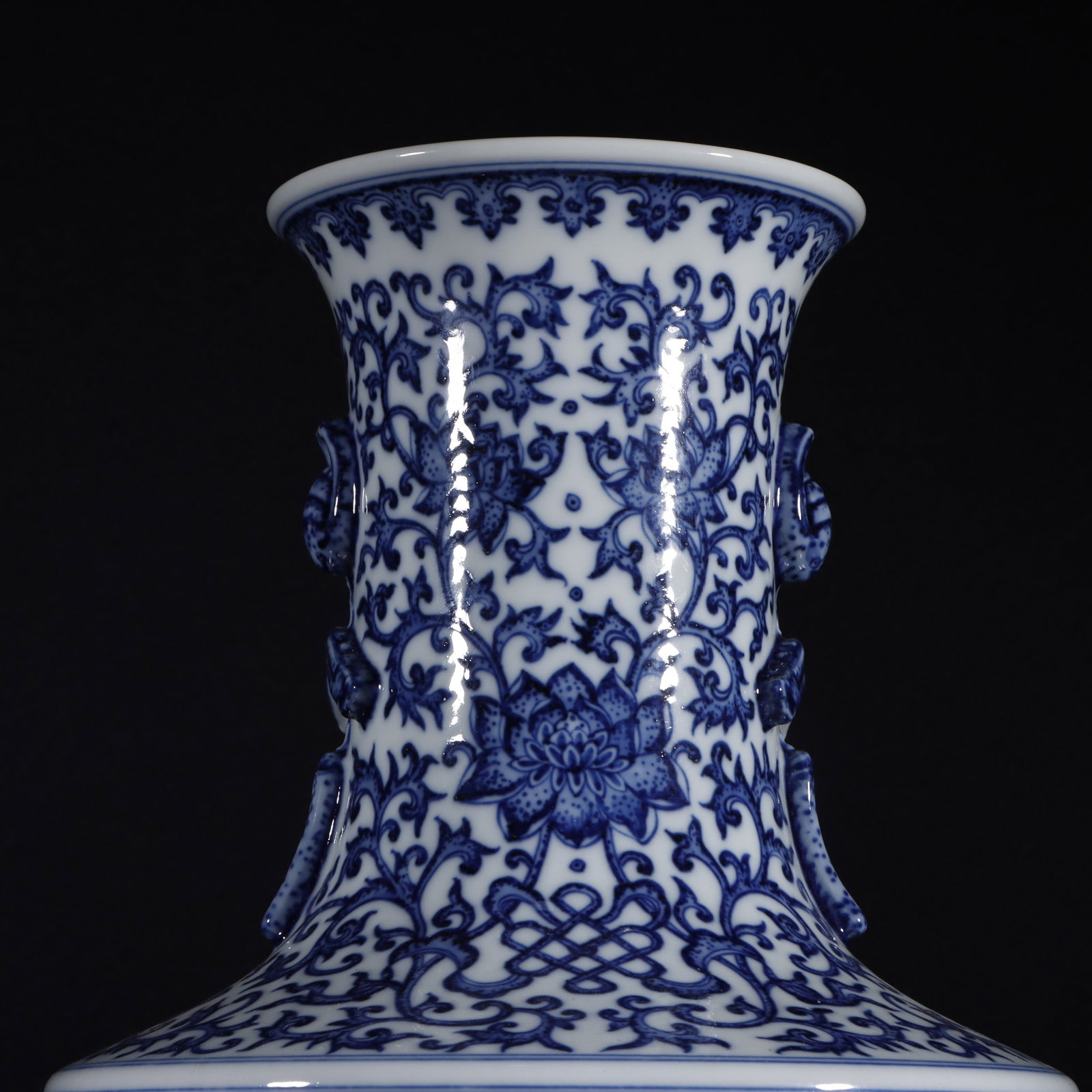 An Exquisite Blue and White Dragon Pattern Flower Pattern Vase - 2