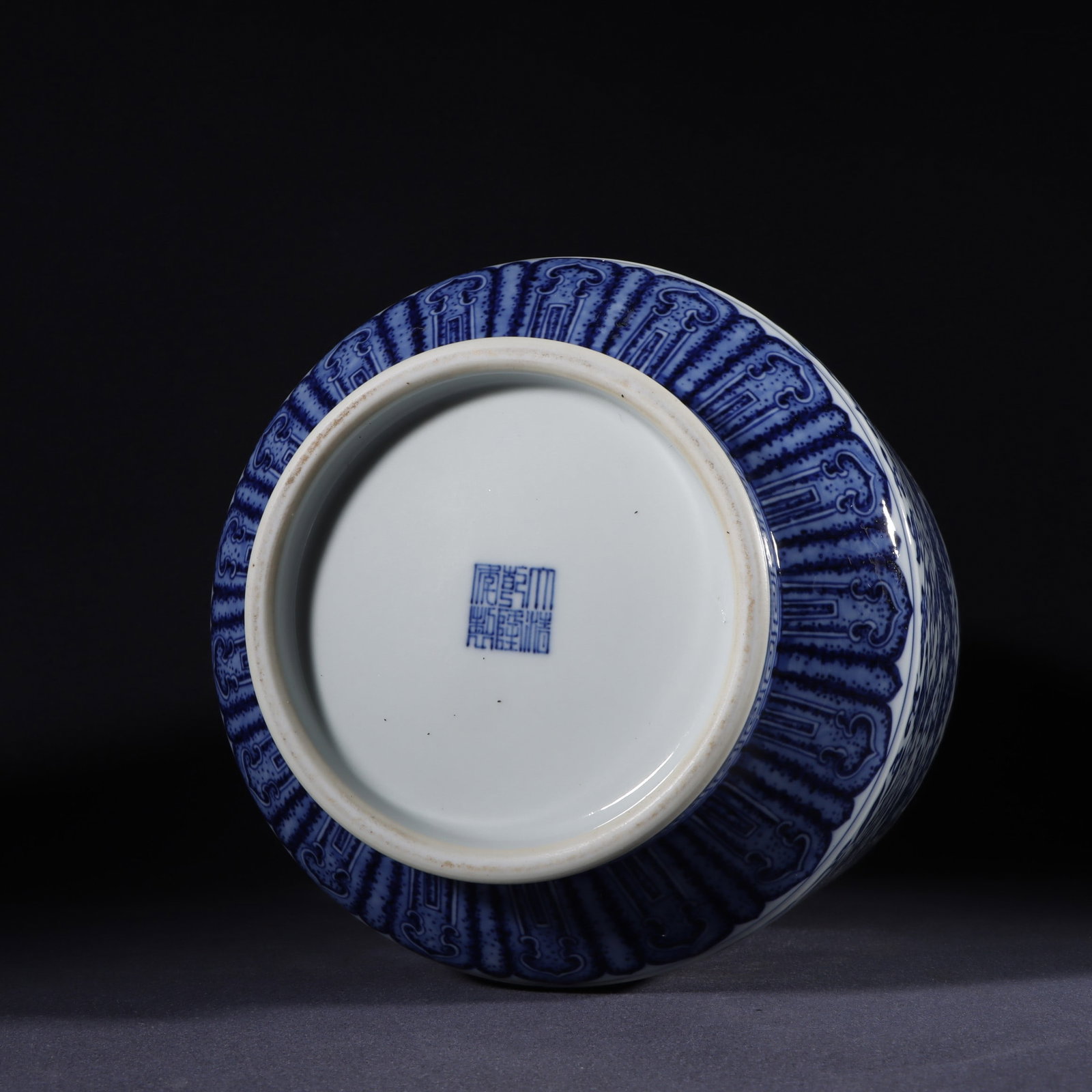 An Exquisite Blue and White Dragon Pattern Flower Pattern Vase - 9
