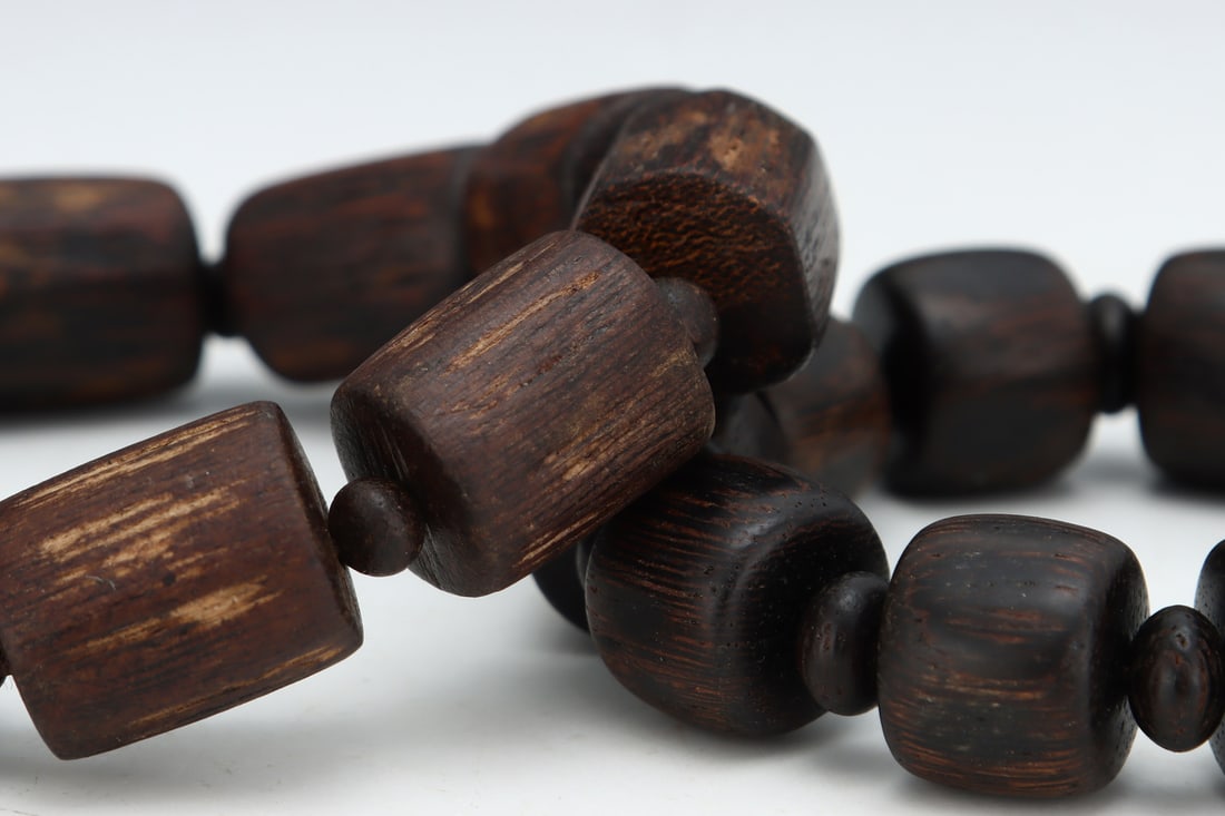 An Exquisite Eaglewood Bracelets - 5