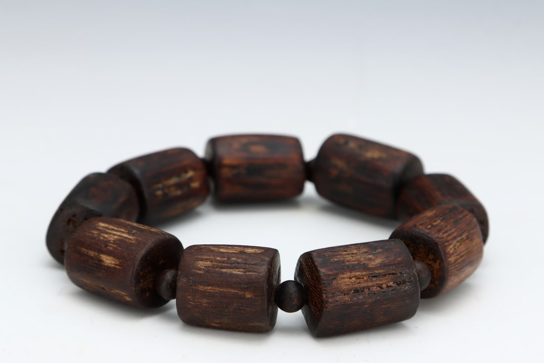 An Exquisite Eaglewood Bracelets - 7
