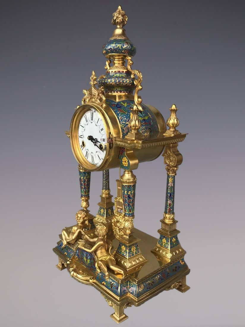 An Exquisite Gilt Bronze Lotus Pattern Figure Pattern Clock - 4