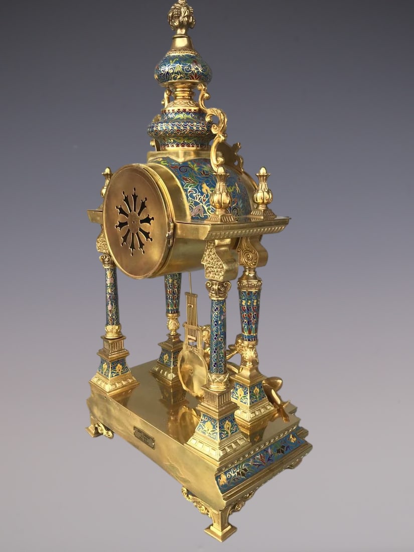 An Exquisite Gilt Bronze Lotus Pattern Figure Pattern Clock - 6
