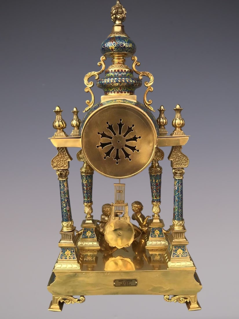 An Exquisite Gilt Bronze Lotus Pattern Figure Pattern Clock - 8