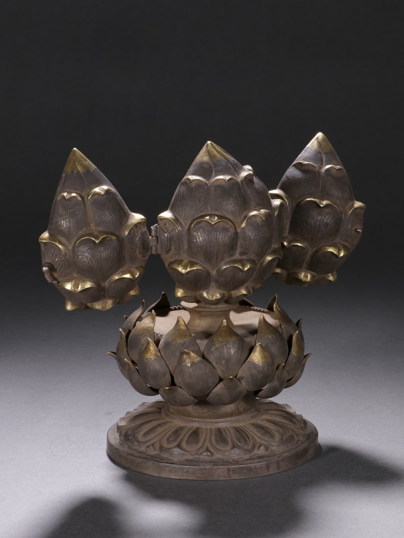 An Exquisite Silver Lotus-Shaped Box - 2