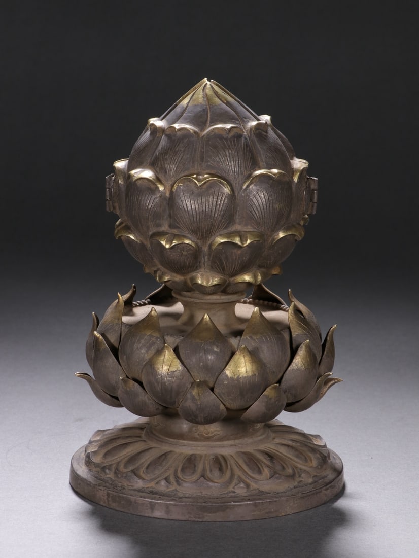 An Exquisite Silver Lotus-Shaped Box - 4