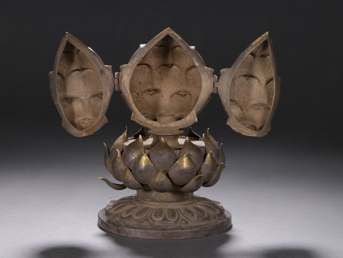 An Exquisite Silver Lotus-Shaped Box - 5