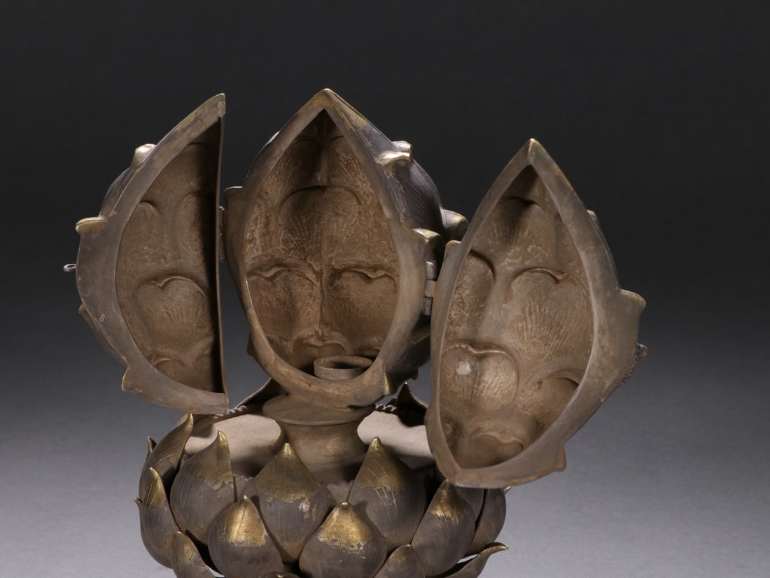 An Exquisite Silver Lotus-Shaped Box - 7