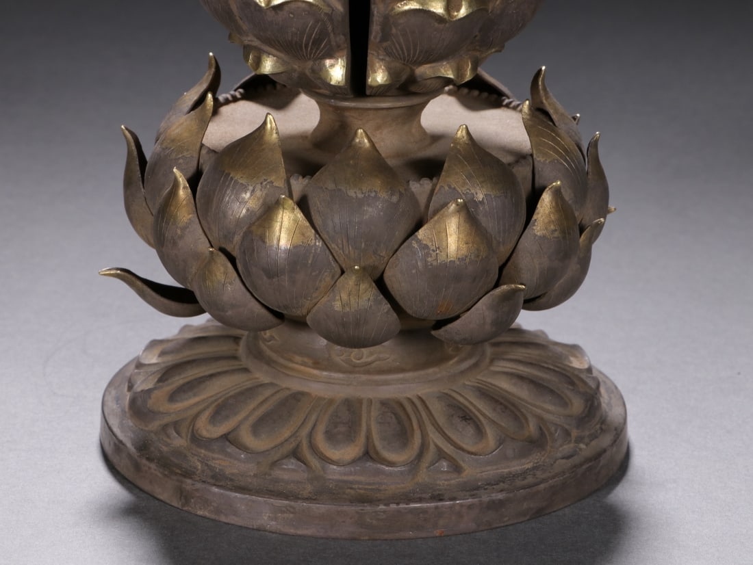 An Exquisite Silver Lotus-Shaped Box - 8