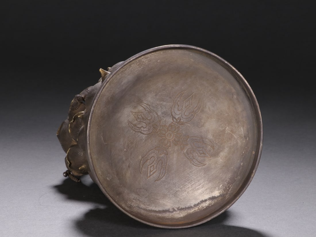 An Exquisite Silver Lotus-Shaped Box - 9