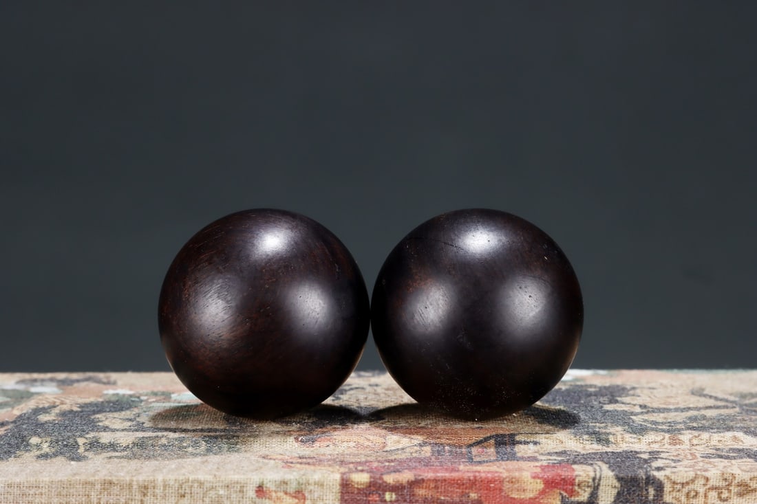 An Exquisite Eaglewood Hand Piece - 3
