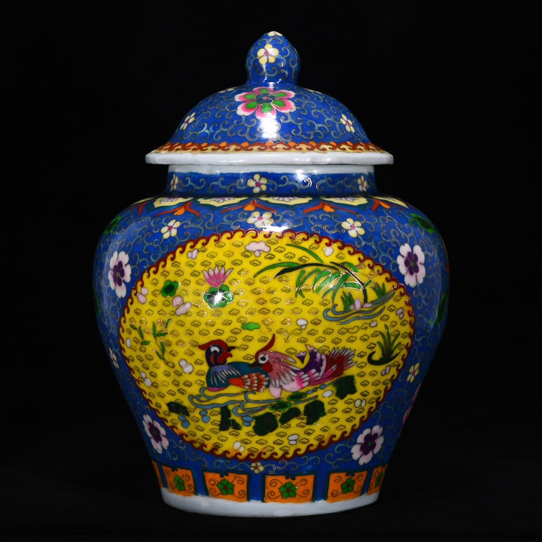 An Exquisite Enamel Flower and Bird Pattern Jar - 3