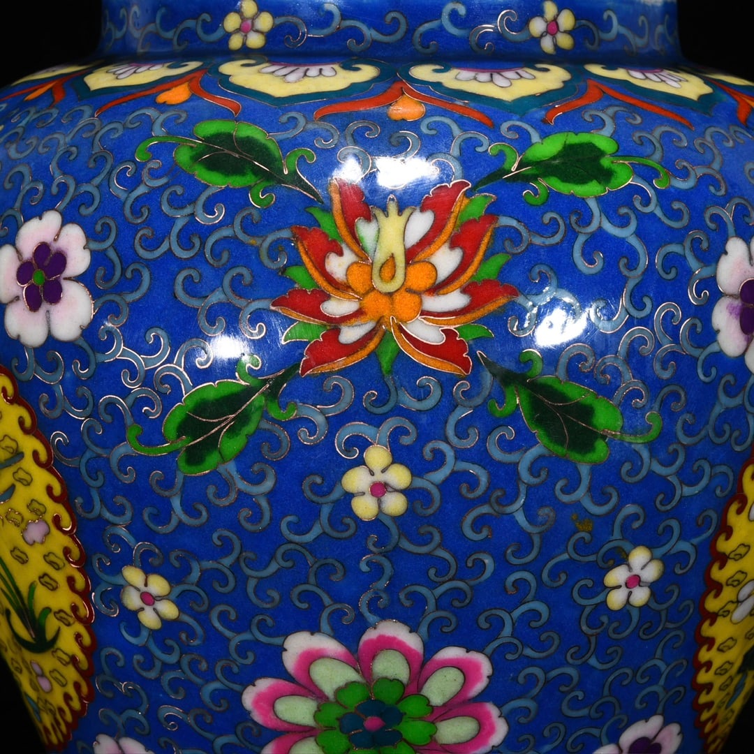 An Exquisite Enamel Flower and Bird Pattern Jar - 8