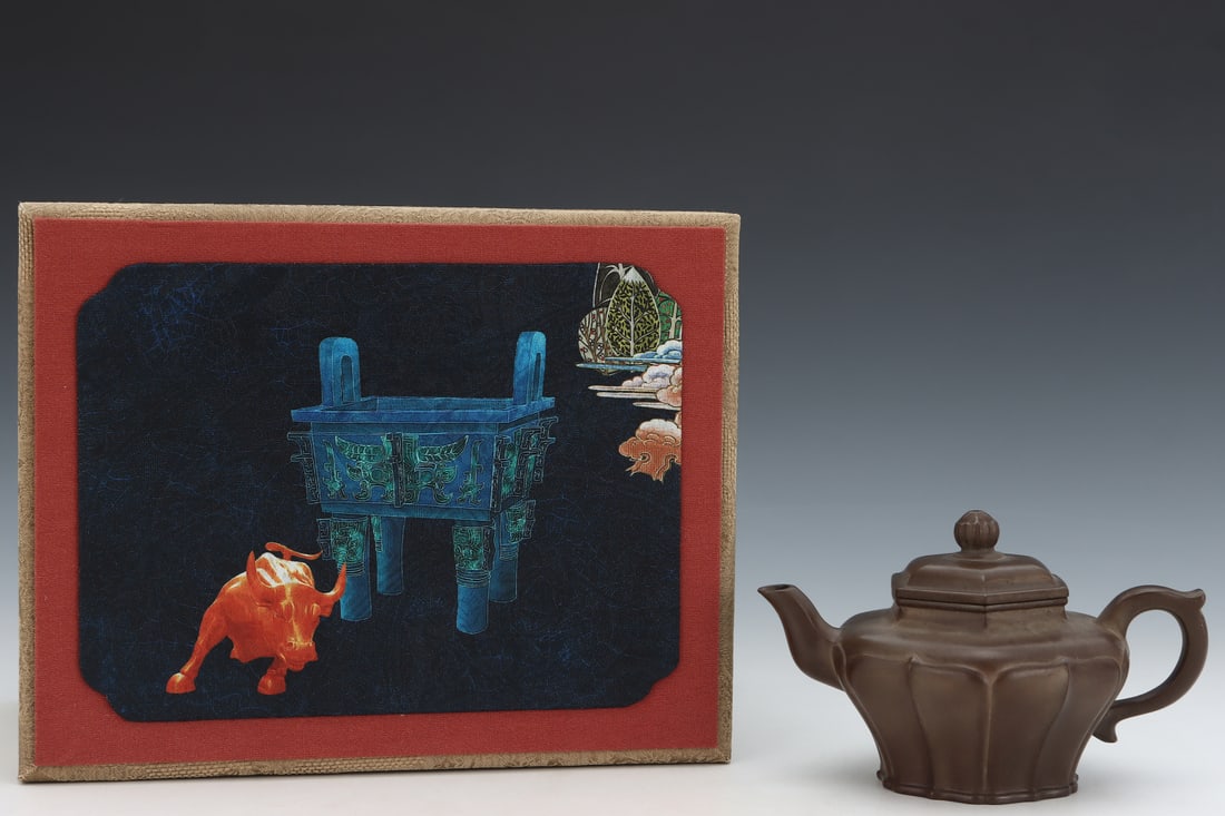 An Exquisite Purple Sands Teapot - 2