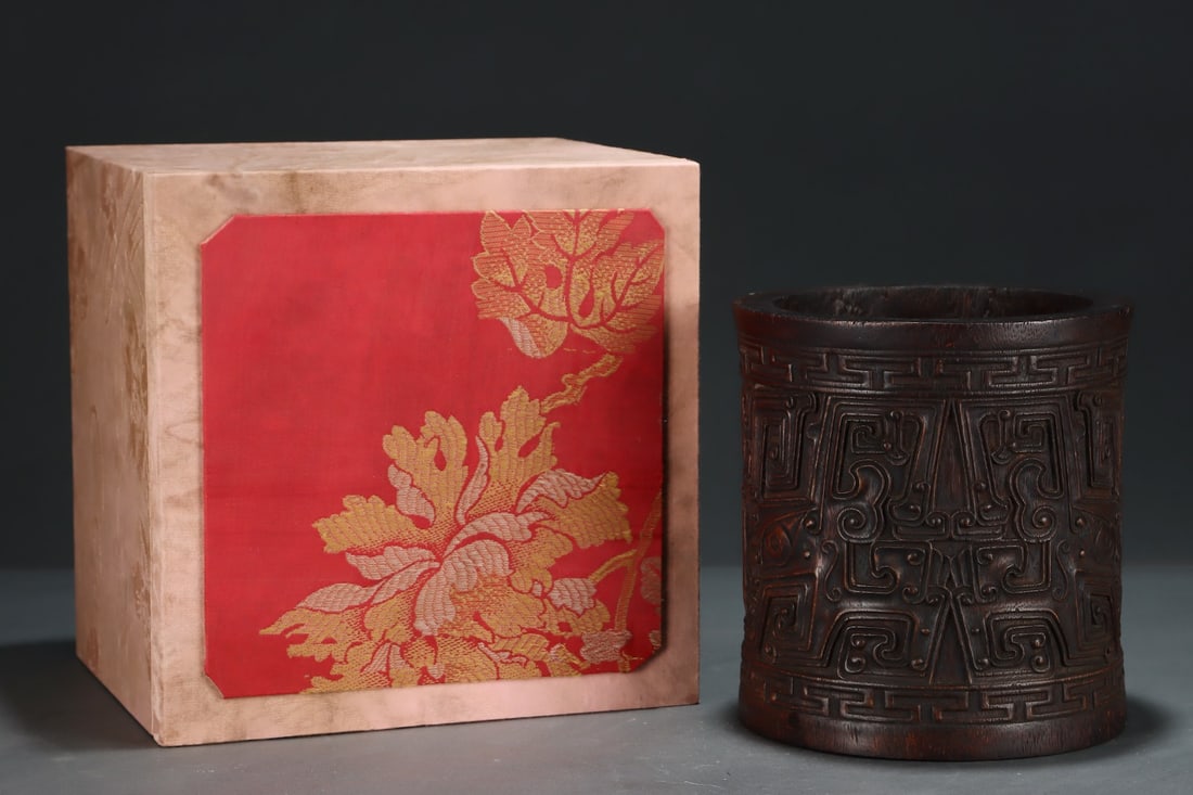 An Exquisite Eaglewood Dragon Pattern Brush Pot - 2