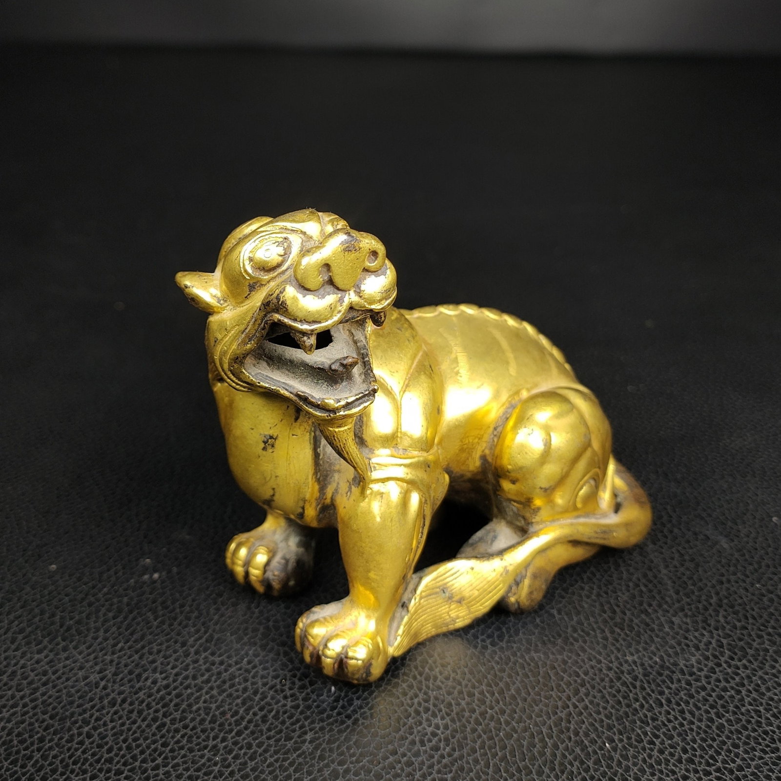 An Exquisite Gilt Bronze Auspicious Beast Paper Weight (1 of 7)