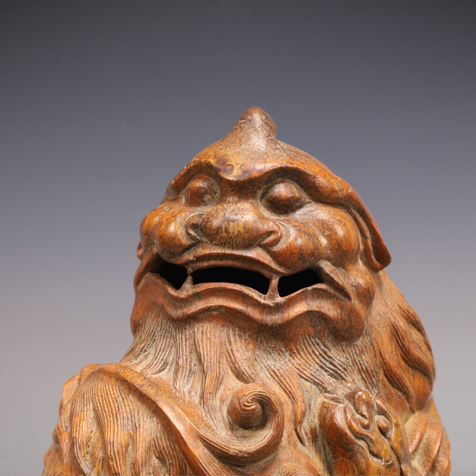 A Exquisite Bamboo Lion Ornament - 2