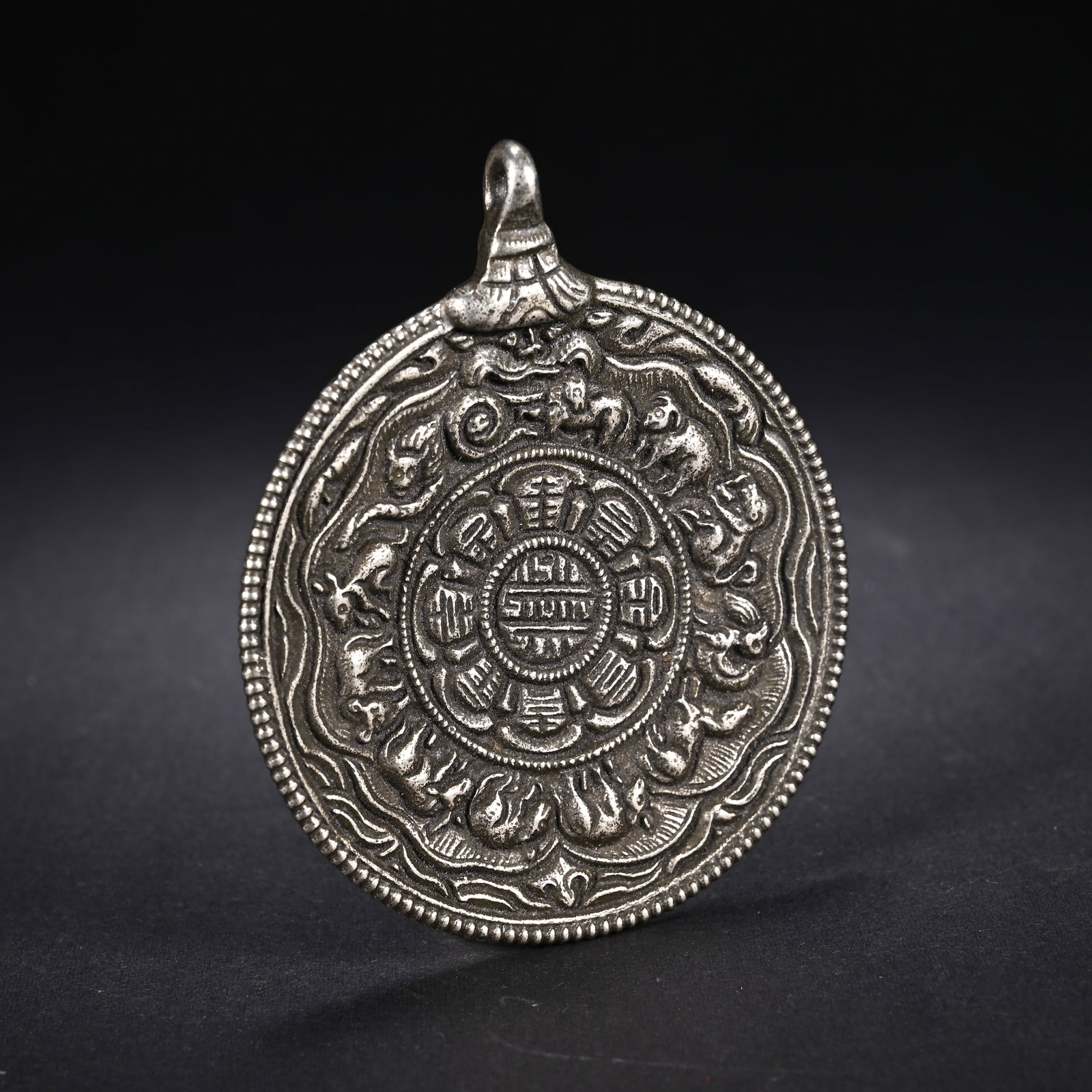 An Exquisite Bronze Trigram Pattern Pendant - 4