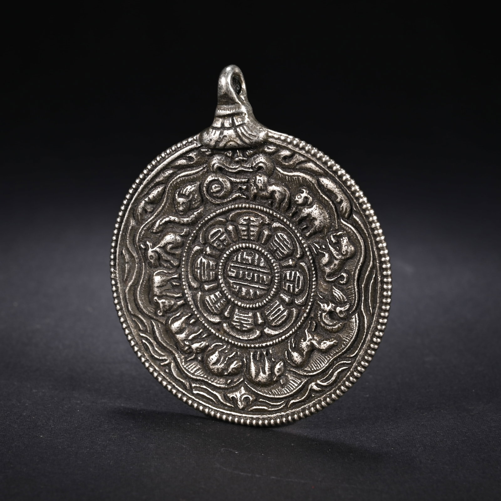 An Exquisite Bronze Trigram Pattern Pendant - 5