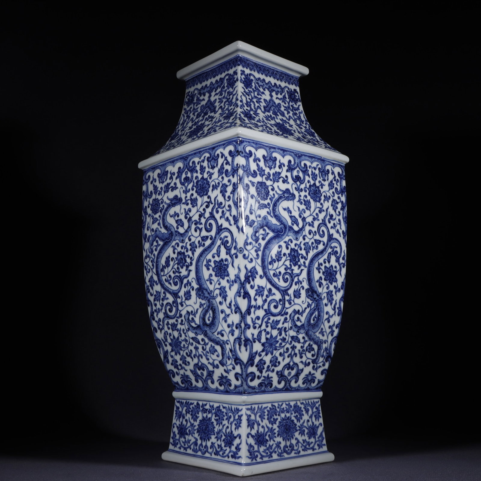 An Exquisite Blue and White Dragon Pattern Flower Pattern Vase - 2