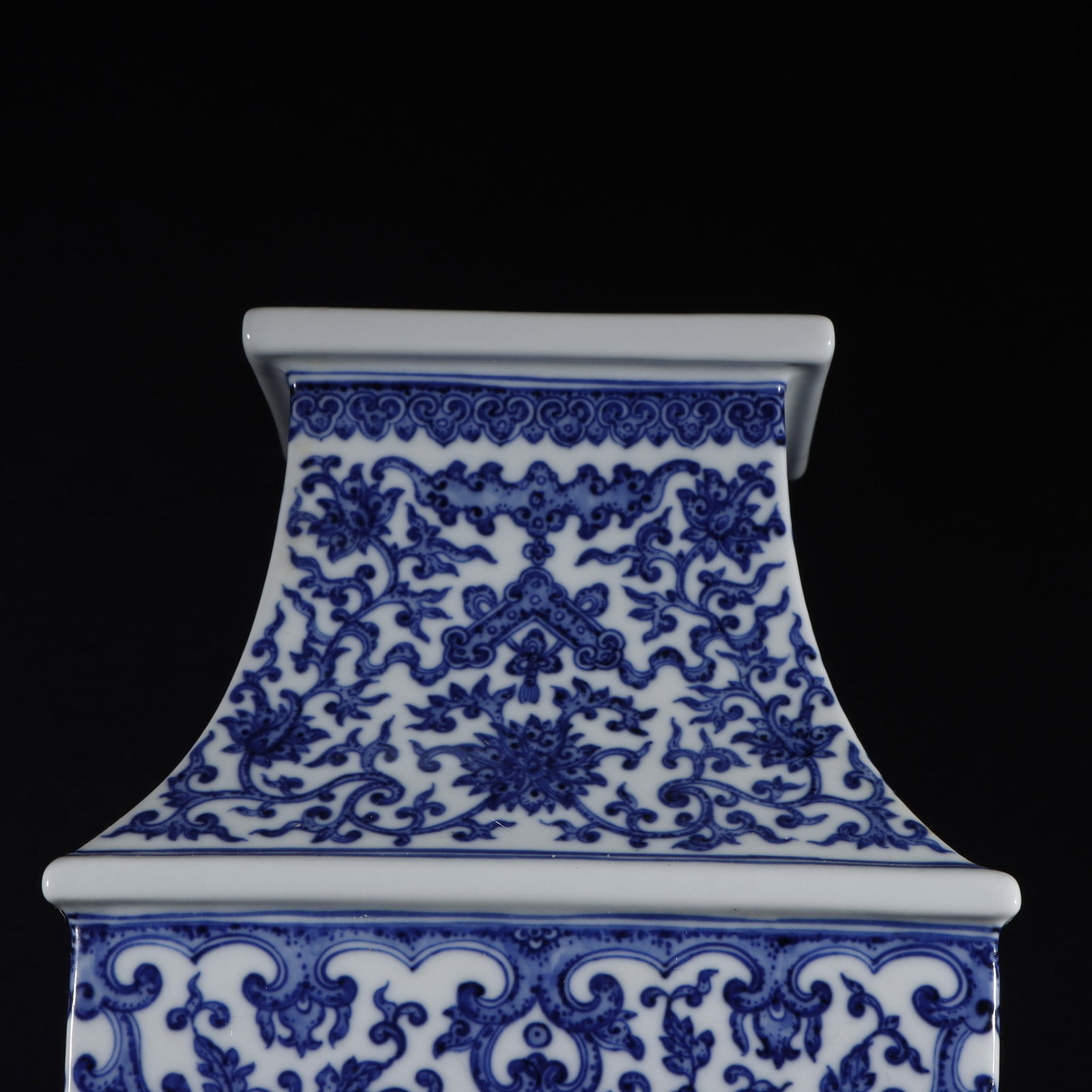 An Exquisite Blue and White Dragon Pattern Flower Pattern Vase - 3