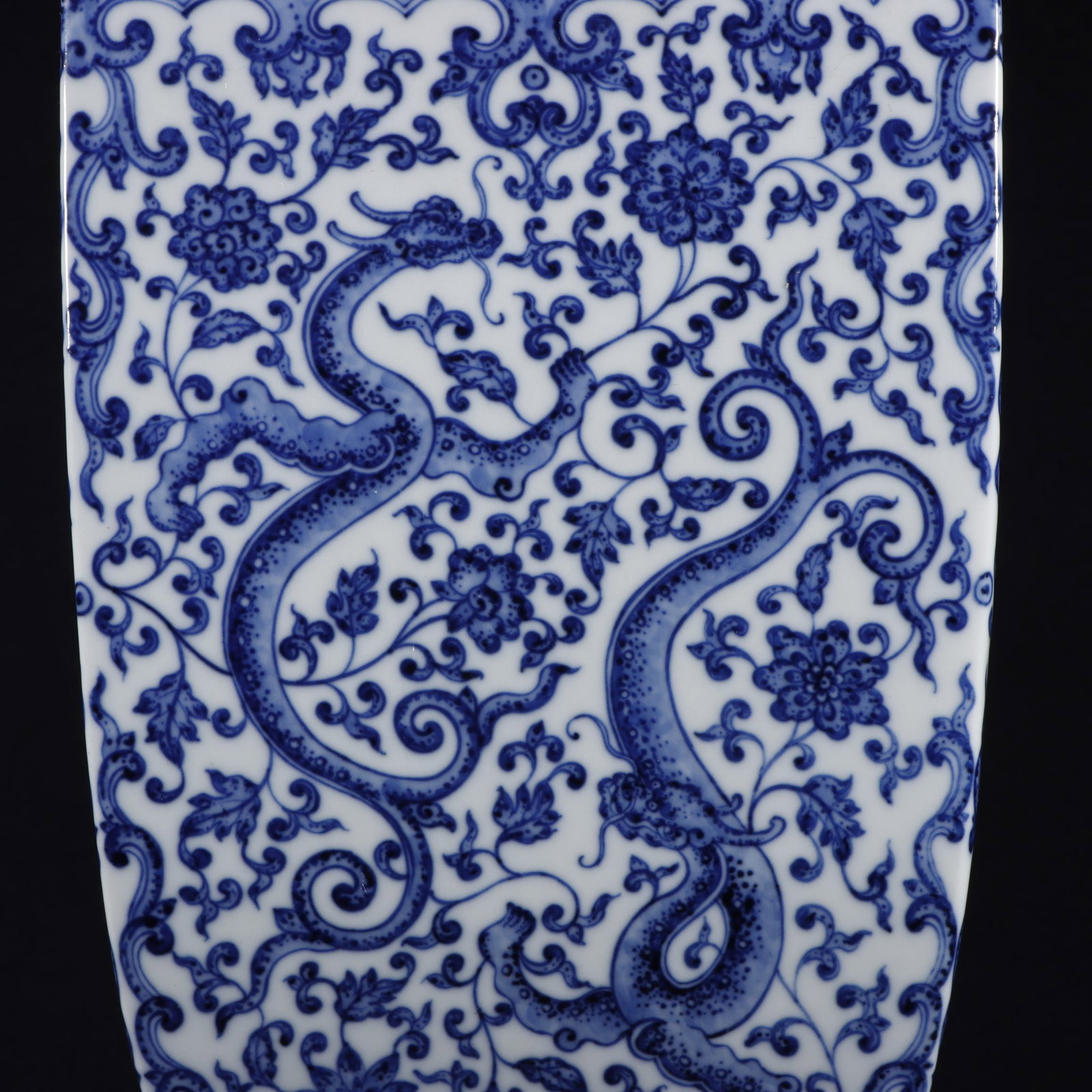 An Exquisite Blue and White Dragon Pattern Flower Pattern Vase - 4