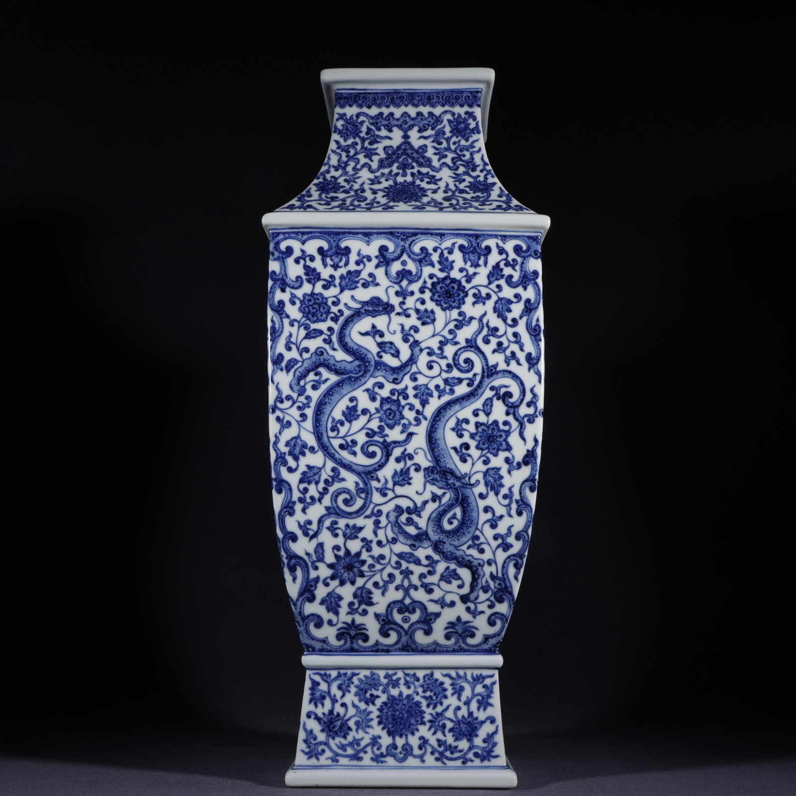 An Exquisite Blue and White Dragon Pattern Flower Pattern Vase - 7