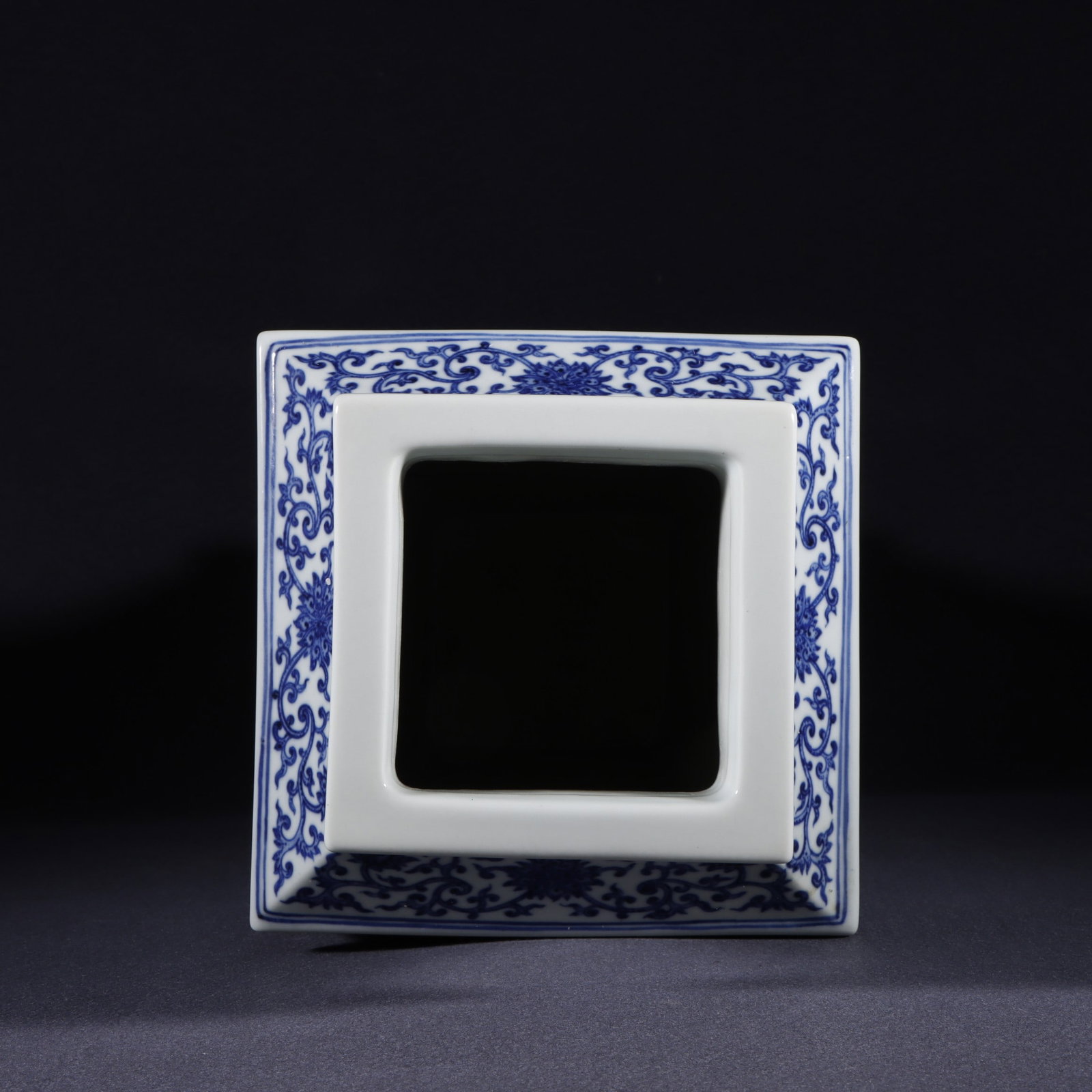 An Exquisite Blue and White Dragon Pattern Flower Pattern Vase - 8