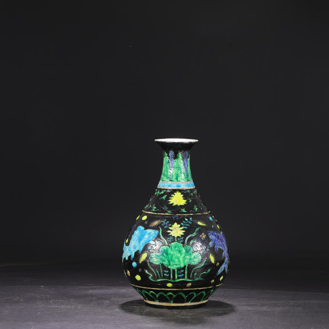 An Exquisite Enamel Fish and Lotus Pattern Vase - 2