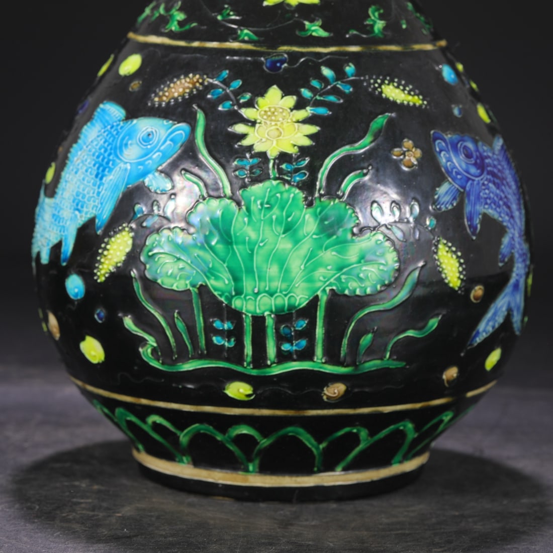 An Exquisite Enamel Fish and Lotus Pattern Vase - 4