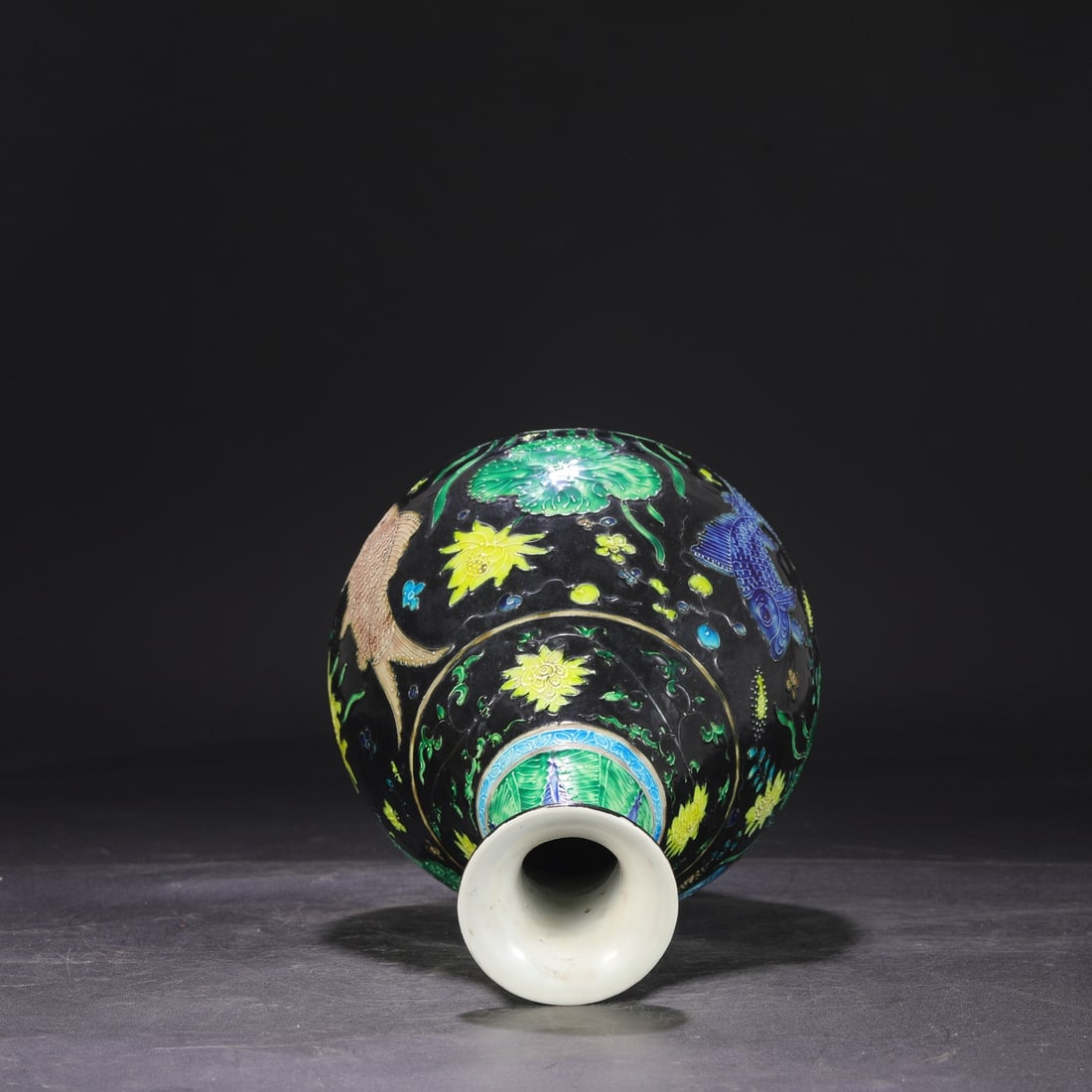 An Exquisite Enamel Fish and Lotus Pattern Vase - 5