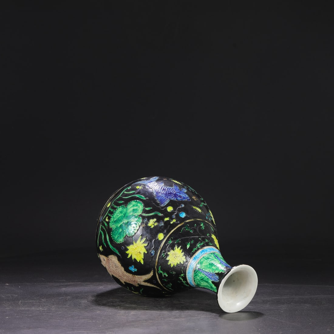 An Exquisite Enamel Fish and Lotus Pattern Vase - 6