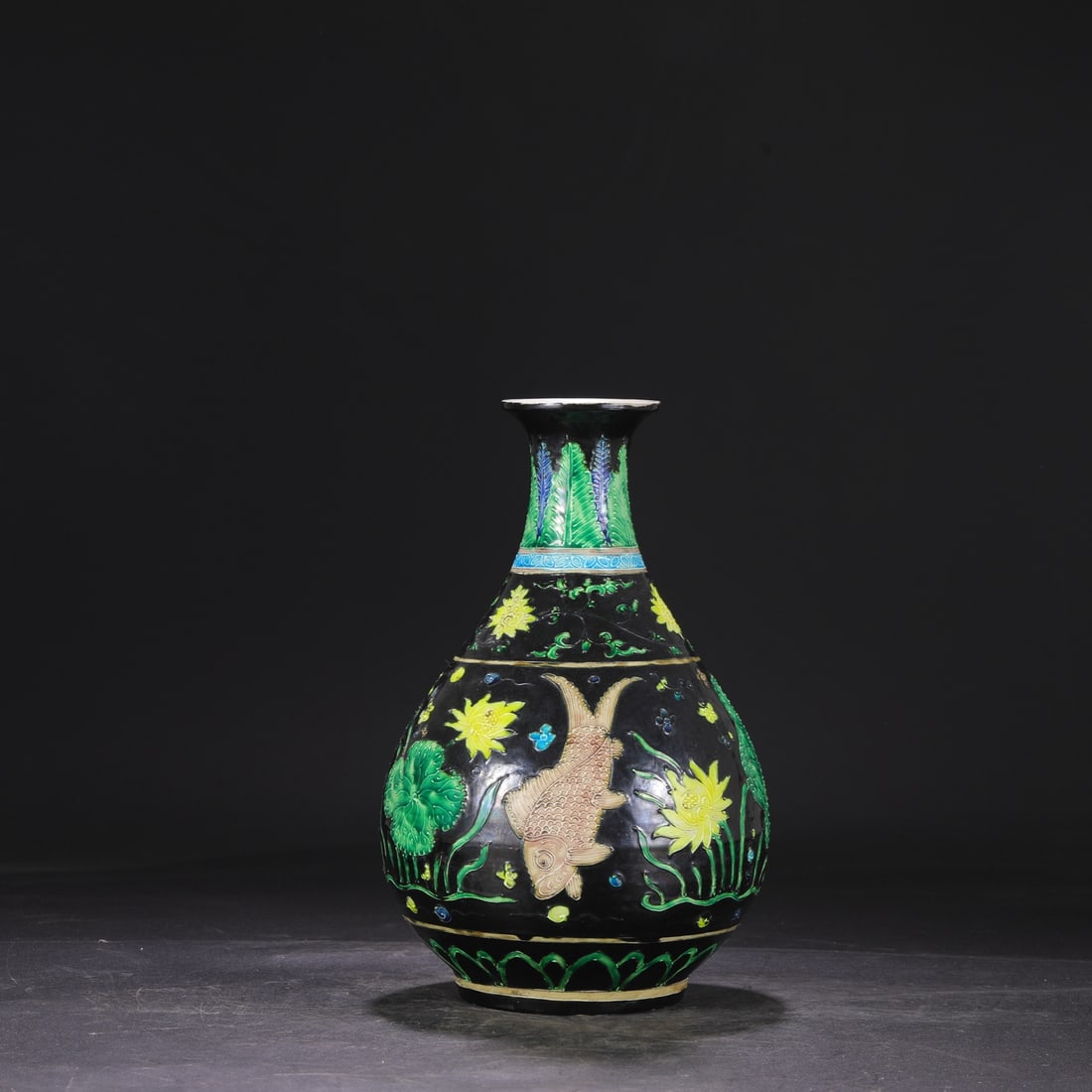 An Exquisite Enamel Fish and Lotus Pattern Vase - 7