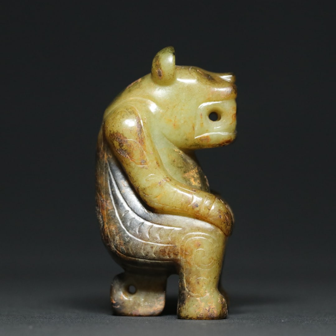 An Exquisite White Jade Bear Ornament - 2
