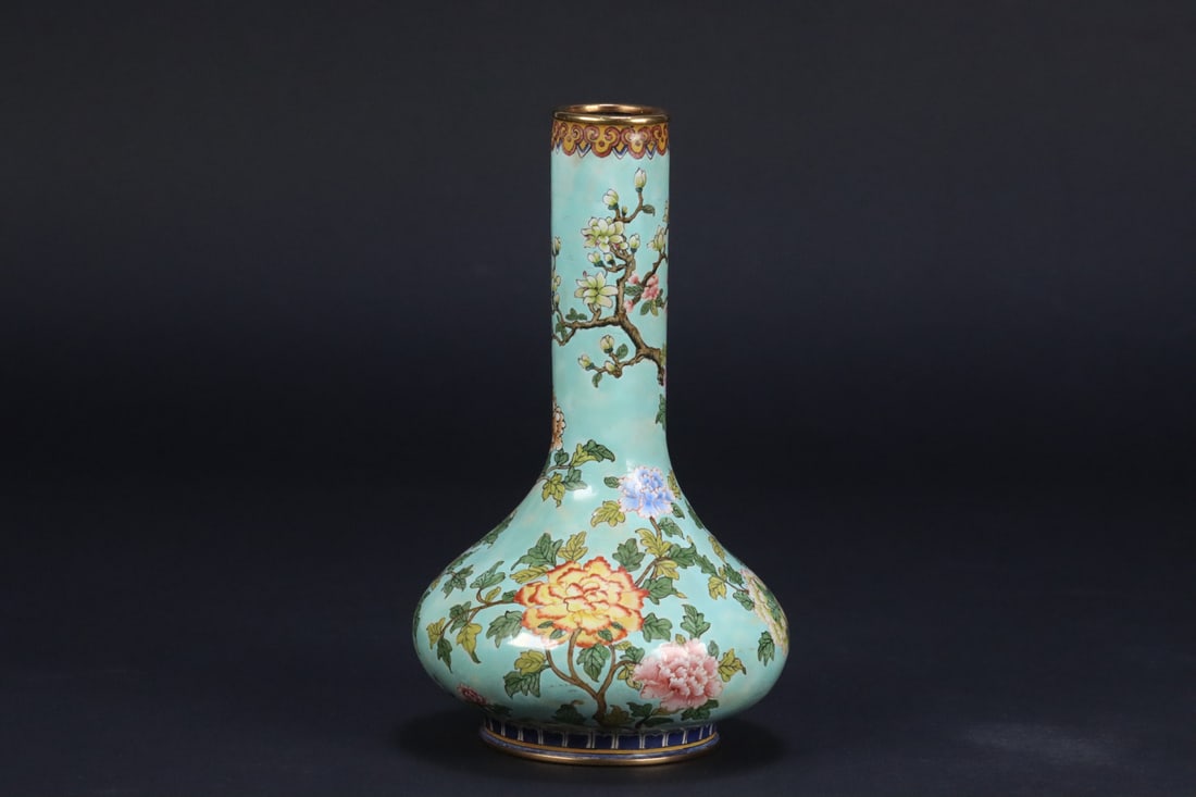 An Exquisite Bronze Painted Enamel Flower Pattern Vase - 2