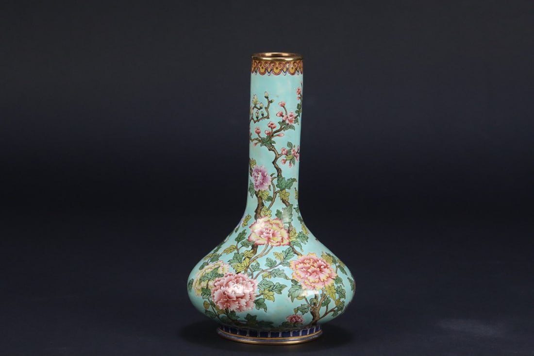 An Exquisite Bronze Painted Enamel Flower Pattern Vase - 3