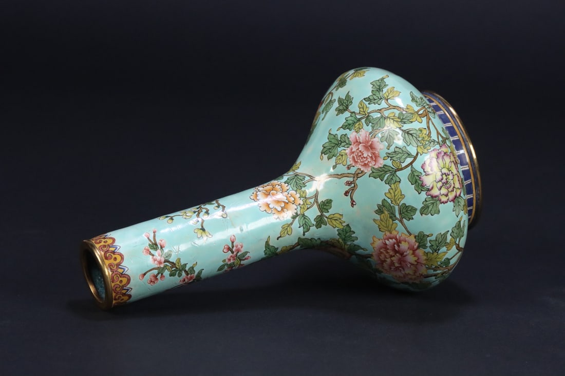 An Exquisite Bronze Painted Enamel Flower Pattern Vase - 4