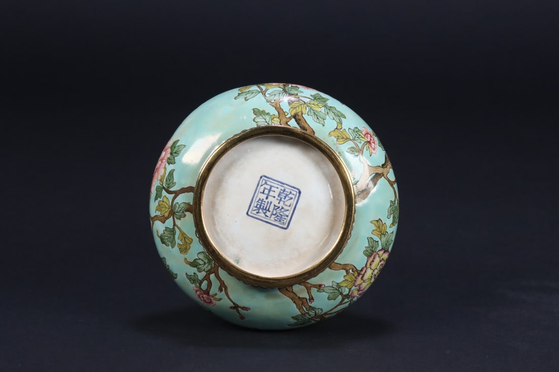 An Exquisite Bronze Painted Enamel Flower Pattern Vase - 6